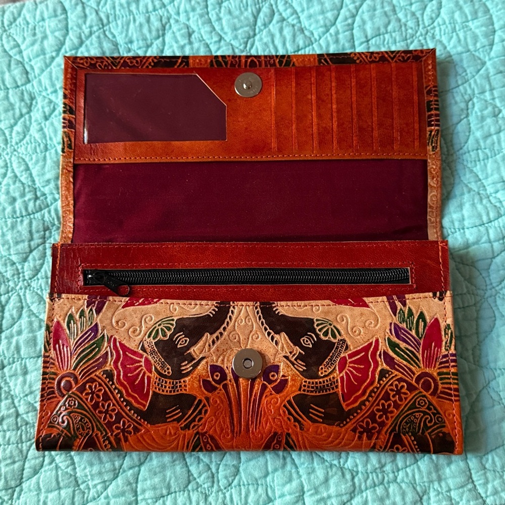 Colorful Elephant Patterned Clutch - Picture 3 of 3